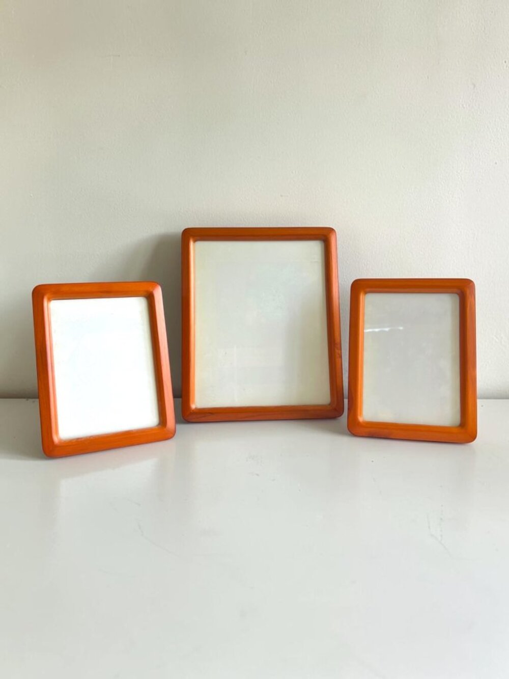 Vintage Wooden Round Corner Picture Frame